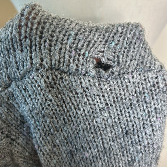 American Eagle Grey Henley Knit Sweater medium - Picture 4 of 7